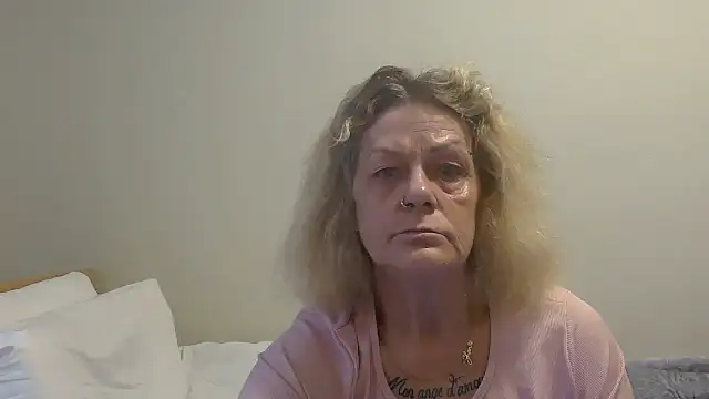 housewife shantie online show from 09-26-25, 06:53