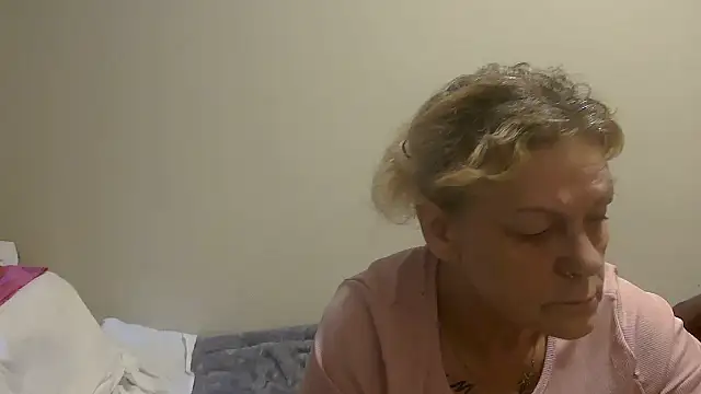 housewife shantie online show from 10-05-25, 08:27