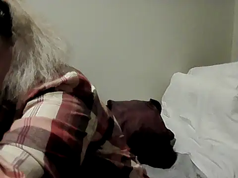 housewife shantie online show from 10-27-25, 03:02