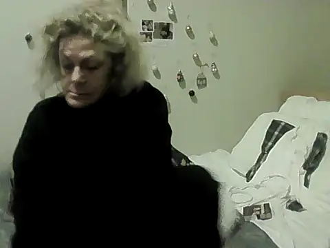 housewife shantie online show from 11-26-25, 07:58