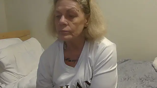 housewife shantie online show from 10-15-25, 10:23