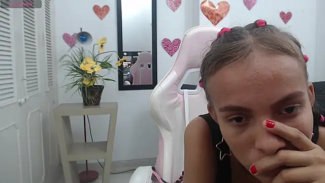 lulu 25  online show from 12-18-24, 04:31