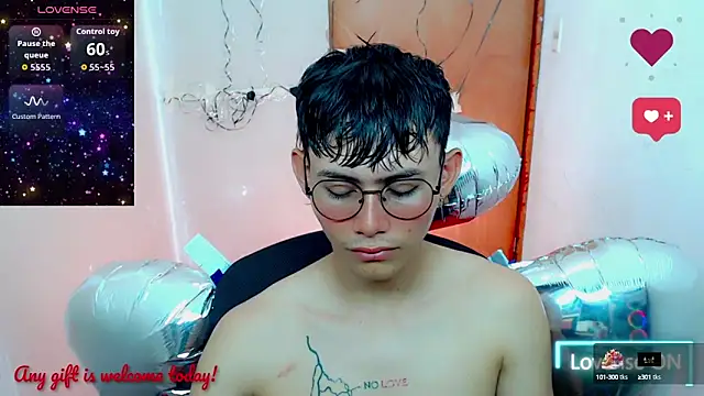 tanjiro cute online show from 10-16-25, 10:23