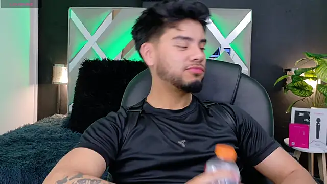 Tommidubois online show from 11-27-25, 04:13