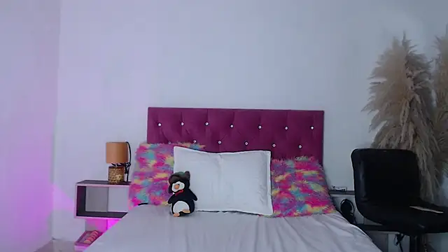 Snapshot of alinakiss chatting on 03-09-25, 02:21 alinakiss online show from 03-09-25, 02:21