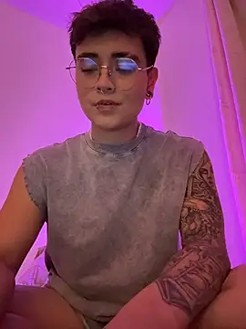 Snapshot of Chriss_gomez2 chatting on 11-23-25, 02:43 Chriss gomez2 online show from 11-23-25, 02:43