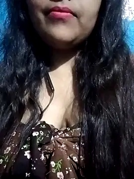 Snapshot of Love-Veronica chatting on 02-19-26, 06:05 Love-Veronica online show from 02-19-26, 06:05