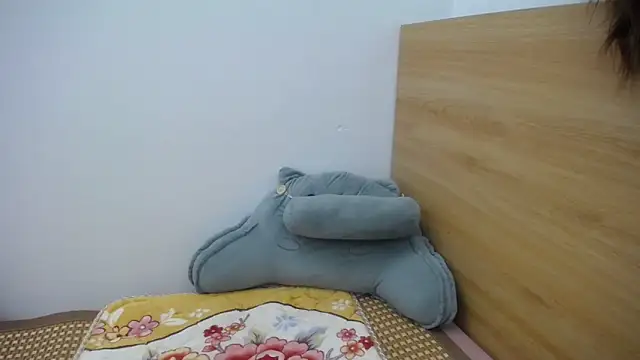 HotQueen online show from 03-10-25, 03:34