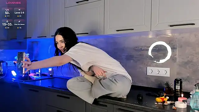 JoanBartram online show from 12-26-24, 01:51