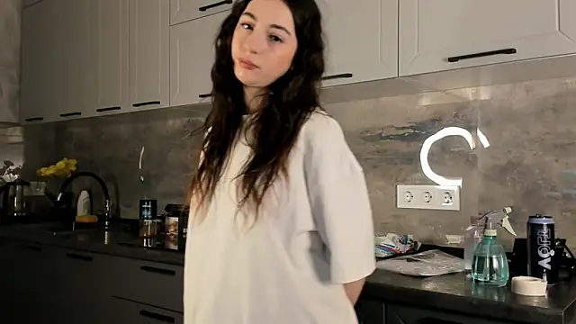 JoanBartram online show from 12-25-24, 04:43