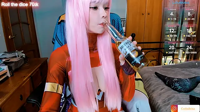 Snapshot of Lust_One_ chatting on 10-19-25, 06:54 Lust One online show from 10-19-25, 06:54