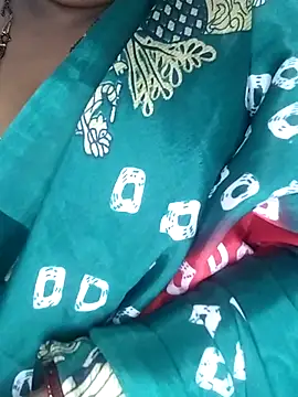 Snapshot of Sexy_Radhikaa chatting on 03-11-26, 04:45 Sexy Radhikaa online show from 03-11-26, 04:45