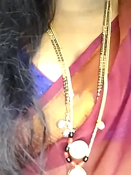 Snapshot of Sexy_Radhikaa chatting on 03-08-26, 03:32 Sexy Radhikaa online show from 03-08-26, 03:32