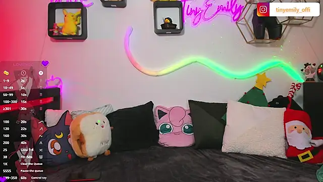 Snapshot of TinyEmily chatting on 12-19-24, 03:30 TinyEmily online show from 12-19-24, 03:30