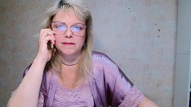 Snapshot of sweetsunset11 chatting on 10-05-25, 02:19 sweetsunset11 online show from 10-05-25, 02:19