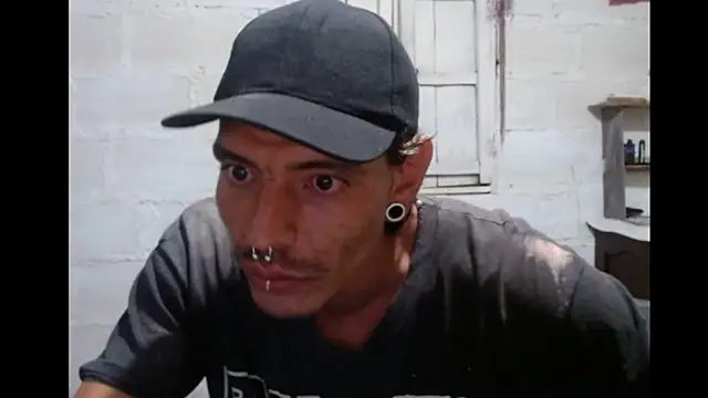 tayler punk noise online show from 02-17-25, 01:15