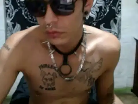 tayler punk noise online show from 12-30-24, 01:26