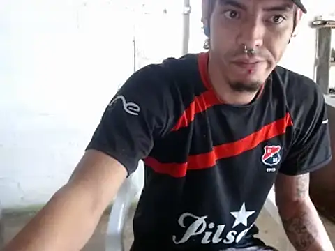 tayler punk noise online show from 12-26-24, 03:42