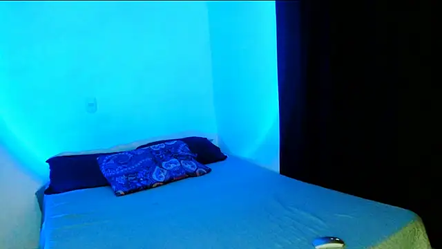 Snapshot of DollCam__ chatting on 10-21-25, 11:26 DollCam online show from 10-21-25, 11:26