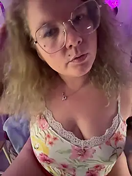 CurvyAnonymousGirl89 online show from 04-13-26, 06:23