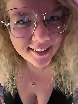 CurvyAnonymousGirl89 online show from 03-28-26, 07:26