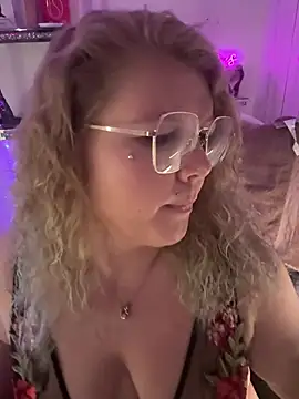 CurvyAnonymousGirl89 online show from 03-24-26, 05:46