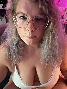 CurvyAnonymousGirl89 online show from 12-04-25, 07:57