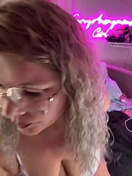 CurvyAnonymousGirl89 online show from 10-28-25, 04:50