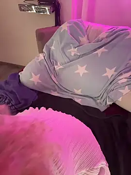 CurvyAnonymousGirl89 online show from 10-05-25, 07:43