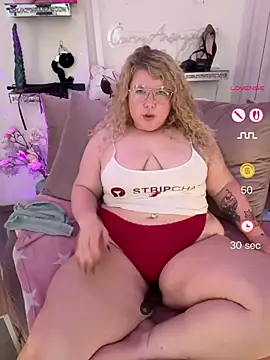 CurvyAnonymousGirl89 online show from 05-31-26, 06:52
