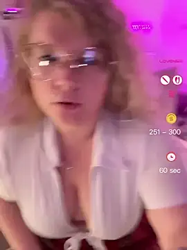 CurvyAnonymousGirl89 online show from 04-25-26, 06:27