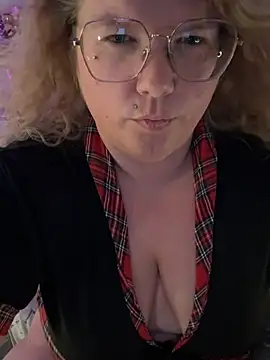 Snapshot of CurvyAnonymousGirl89 chatting on 07-15-26, 01:51 CurvyAnonymousGirl89 online show from 07-15-26, 01:51