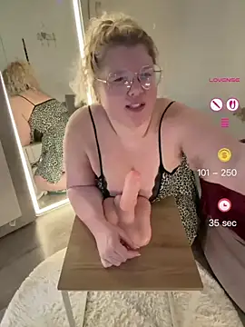 Snapshot of CurvyAnonymousGirl89 chatting on 07-17-26, 06:43 CurvyAnonymousGirl89 online show from 07-17-26, 06:43