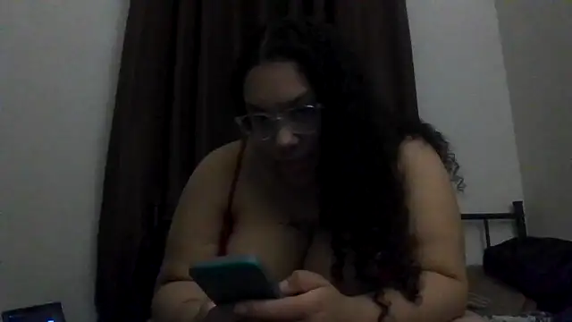 Snapshot of ariadxxx chatting on 05-26-26, 02:20 ariadxxx online show from 05-26-26, 02:20