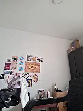 Snapshot of GoddessCarrie chatting on 10-14-25, 04:40 GoddessCarrie online show from 10-14-25, 04:40
