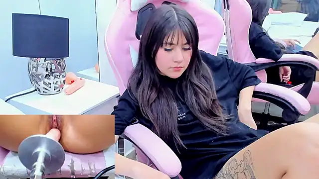 Snapshot of HermioneSmith chatting on 12-20-24, 04:57 HermioneSmith online show from 12-20-24, 04:57