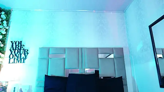 Snapshot of natacha__black_ chatting on 05-20-26, 10:40 natacha black online show from 05-20-26, 10:40