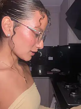 Snapshot of varenkaivanova_22 chatting on 03-12-25, 03:46 varenkaivanova 22 online show from 03-12-25, 03:46