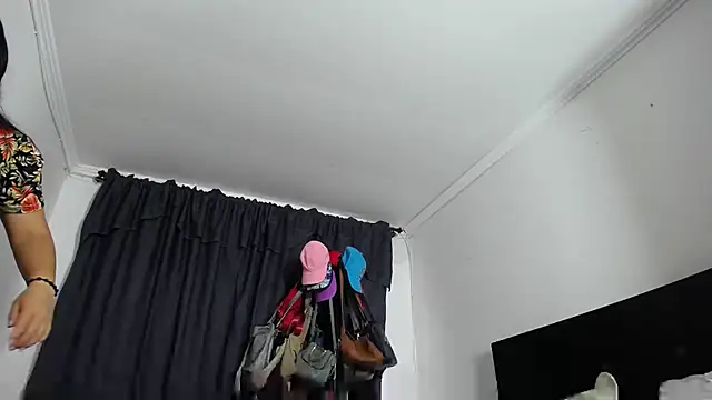 Snapshot of princehermosa44 chatting on 10-11-25, 09:05 princehermosa44 online show from 10-11-25, 09:05