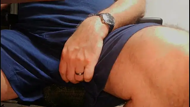 Snapshot of thickdaddy59 chatting on 06-10-26, 03:19 thickdaddy59 online show from 06-10-26, 03:19