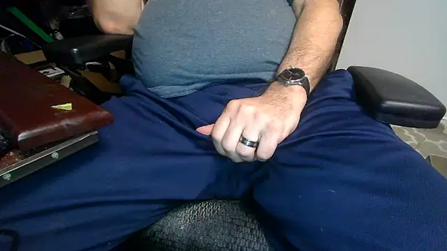 Snapshot of thickdaddy59 chatting on 03-06-25, 04:41 thickdaddy59 online show from 03-06-25, 04:41