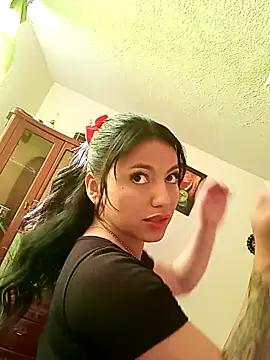 Naomy veracruz  online show from 11-12-25, 12:20