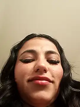 Naomy veracruz  online show from 11-18-25, 12:30