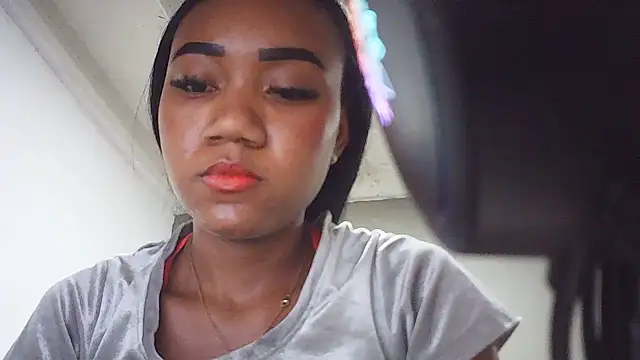 Fariana01 online show from 06-19-26, 10:36
