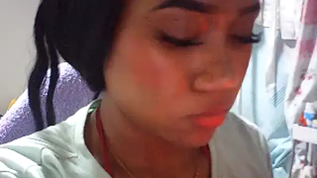 Snapshot of Fariana01 chatting on 05-27-26, 01:57 Fariana01 online show from 05-27-26, 01:57