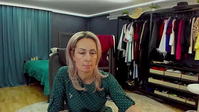 Julia Cherry  online show from 04-04-26, 02:12