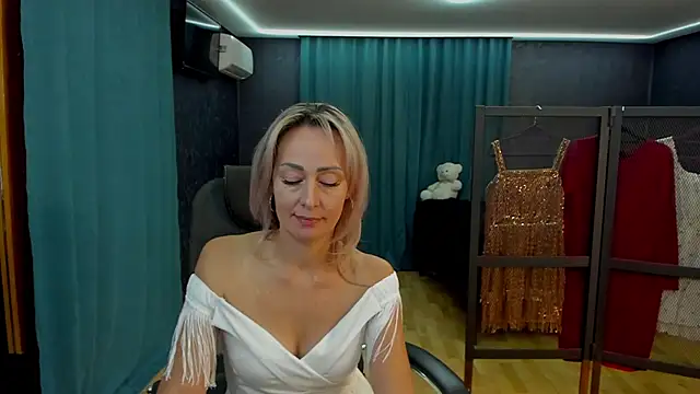 Snapshot of Julia_Cherry_ chatting on 10-11-25, 02:18 Julia Cherry  online show from 10-11-25, 02:18