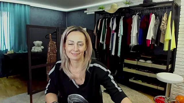 Julia Cherry  online show from 02-18-26, 09:50