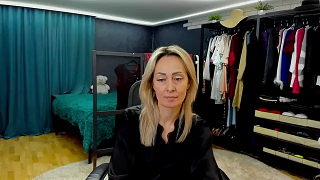 Julia Cherry  online show from 04-20-26, 03:02