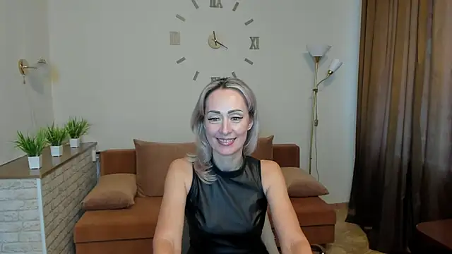 Snapshot of Julia_Cherry_ chatting on 01-16-25, 10:42 Julia Cherry  online show from 01-16-25, 10:42